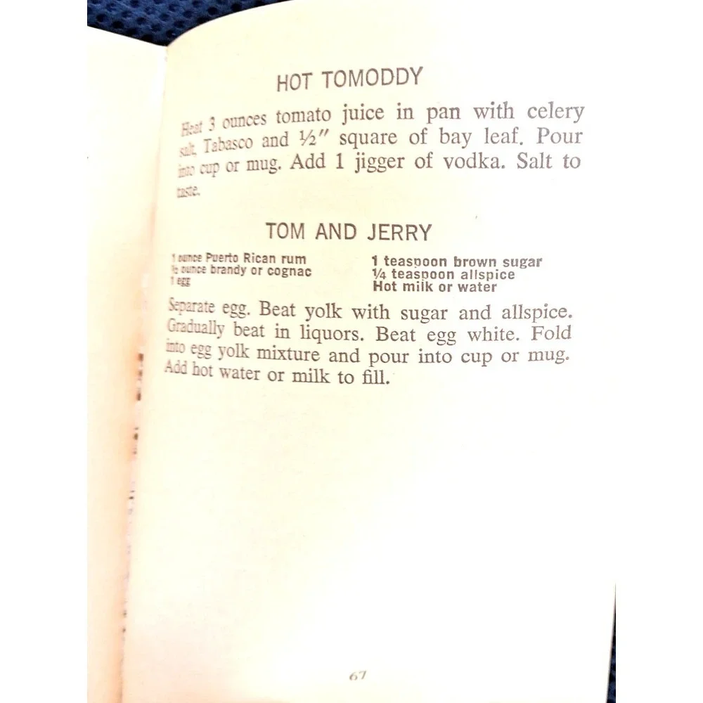 Heublein's Manhattan & Extra Dry Martini Cocktails (1969)‎ - Vintage Paperback